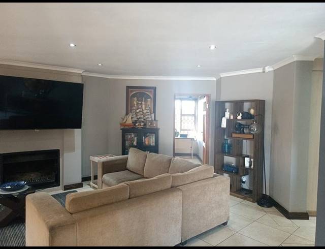 3 BEDROOM HOUSE FOR SALE IN VANDERBIJLPARK SE 8